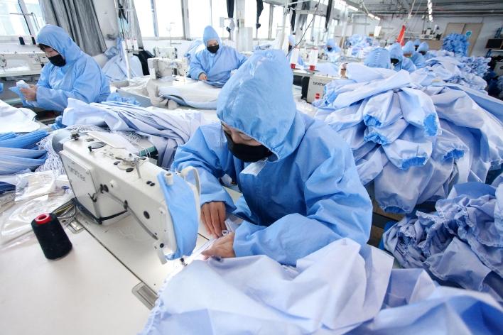 從一件防護服看揚企力量：模具企業的轉型擔當